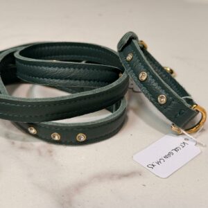 Collare in pelle con cristalli bianchi